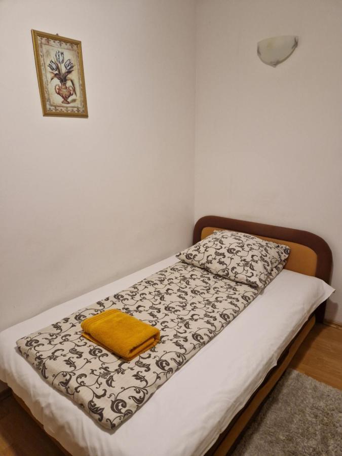 Zajazd Lesny Tuszyn Exterior foto