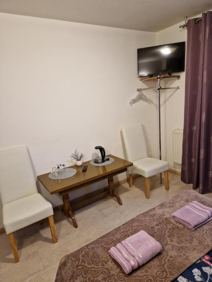 Zajazd Lesny Tuszyn Exterior foto
