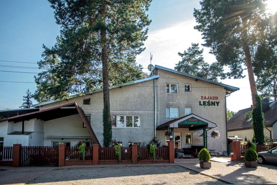 Zajazd Lesny Tuszyn Exterior foto